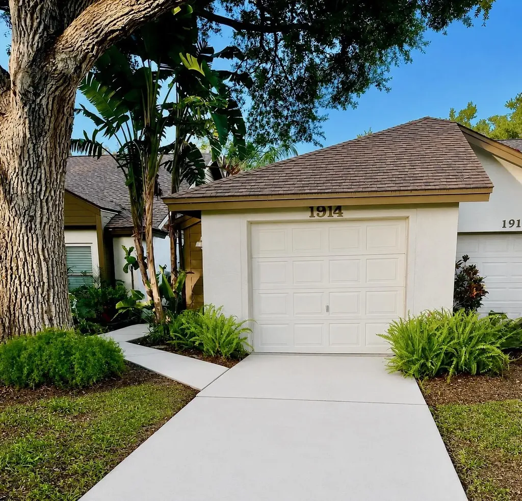 1914 Bayshore Court Safety Harbor FL 34695