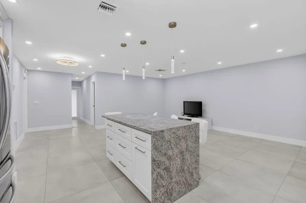 6049 Vía Diana Delray Beach FL 33484