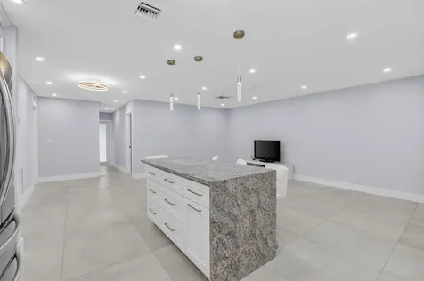 6049 Vía Diana Delray Beach FL 33484