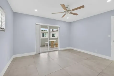 6049 Vía Diana Delray Beach FL 33484
