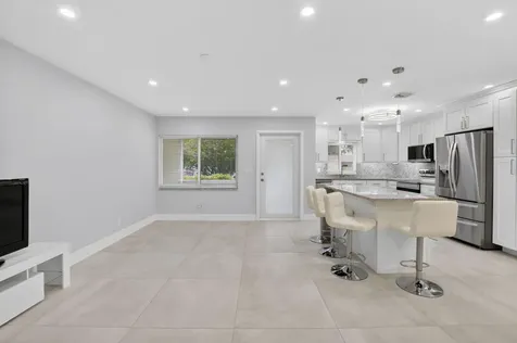 6049 Vía Diana Delray Beach FL 33484