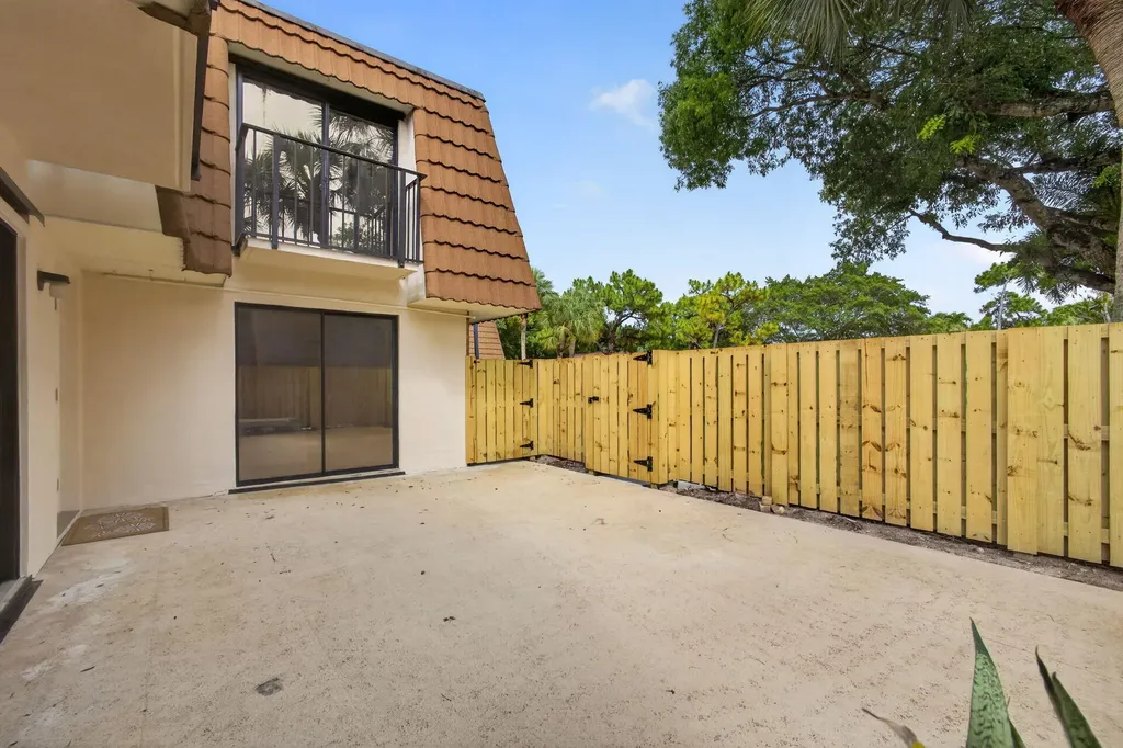 183 Charter Way West Palm Beach FL 33407