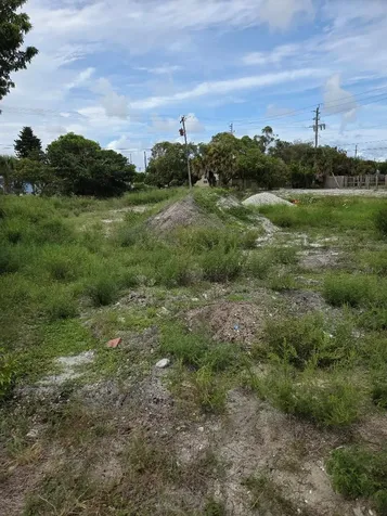 1114 W 28th Street Riviera Beach FL 33404