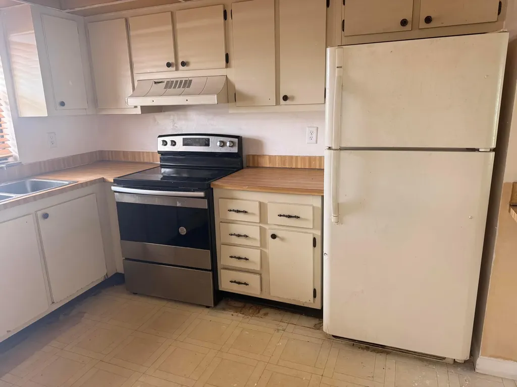 2021 W Woolbright Road Boynton Beach FL 33426