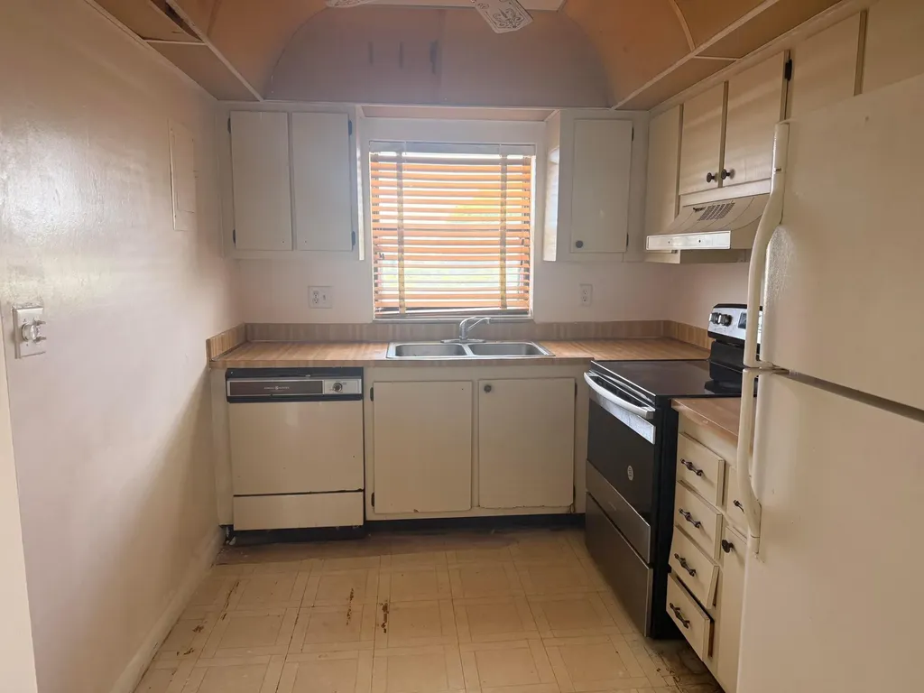 2021 W Woolbright Road Boynton Beach FL 33426