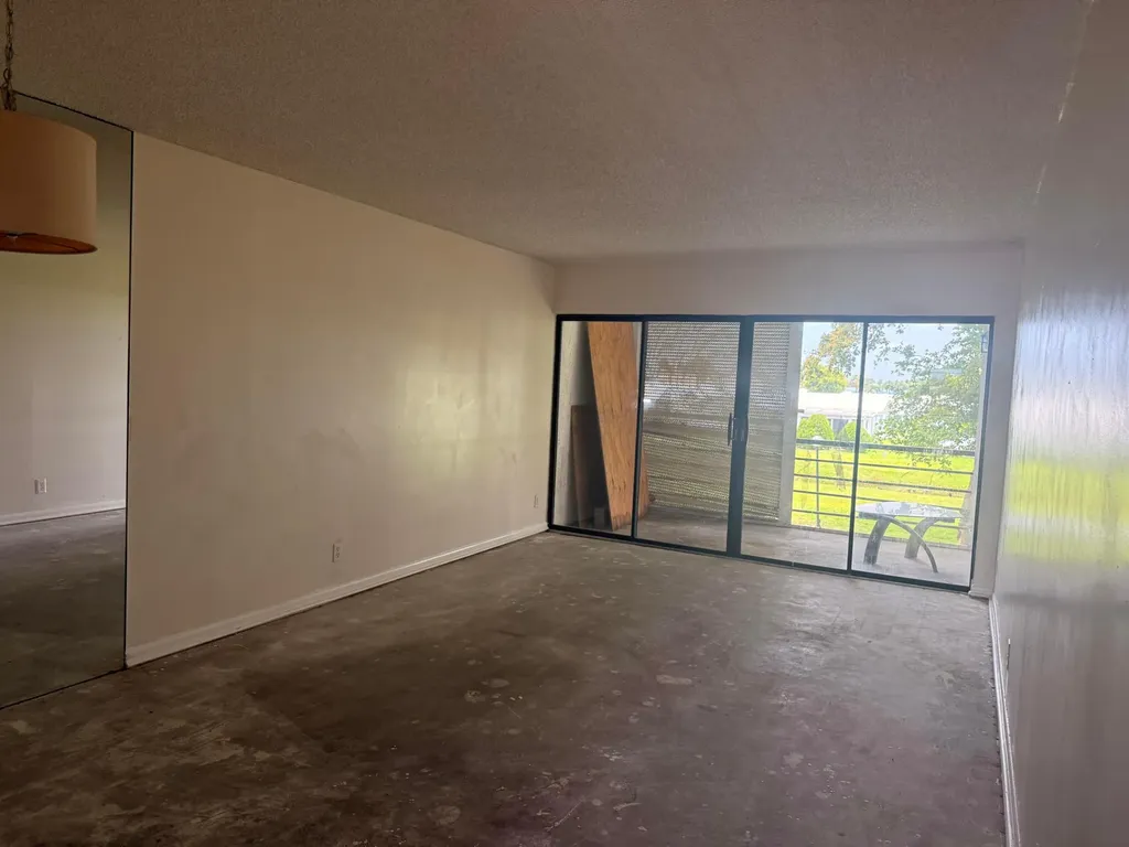 2021 W Woolbright Road Boynton Beach FL 33426