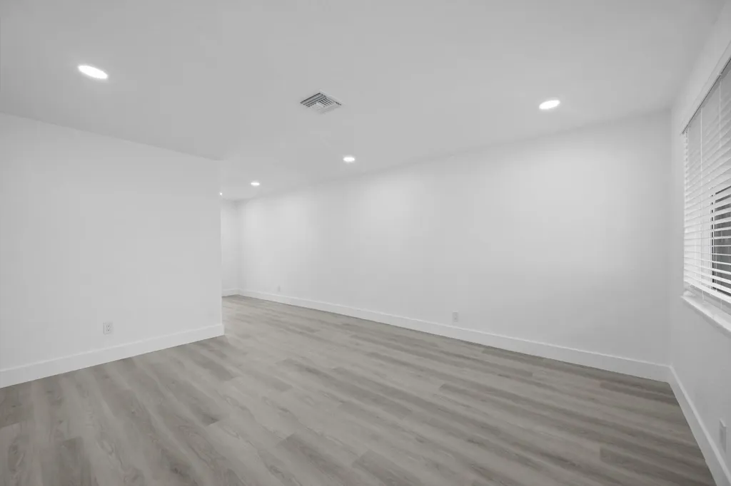 2807 Reo Lane Palm Springs FL 33461