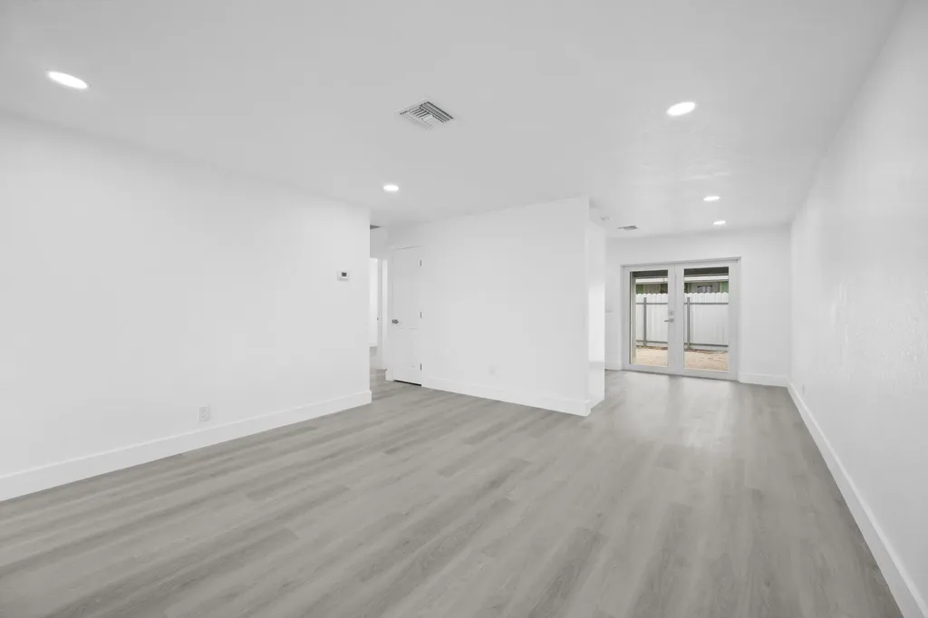 2807 Reo Lane Palm Springs FL 33461