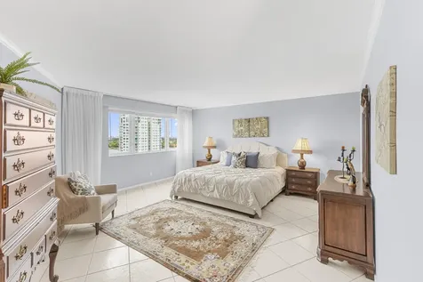 3000 Holiday Drive Fort Lauderdale FL 33316
