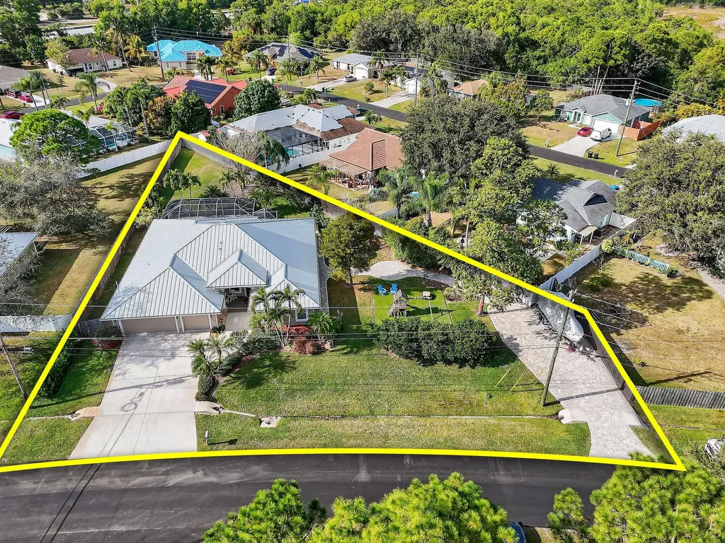 3221 SE Quay Street Port St Lucie FL 34984