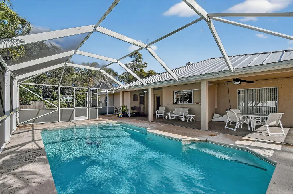3221 SE Quay Street Port St Lucie FL 34984