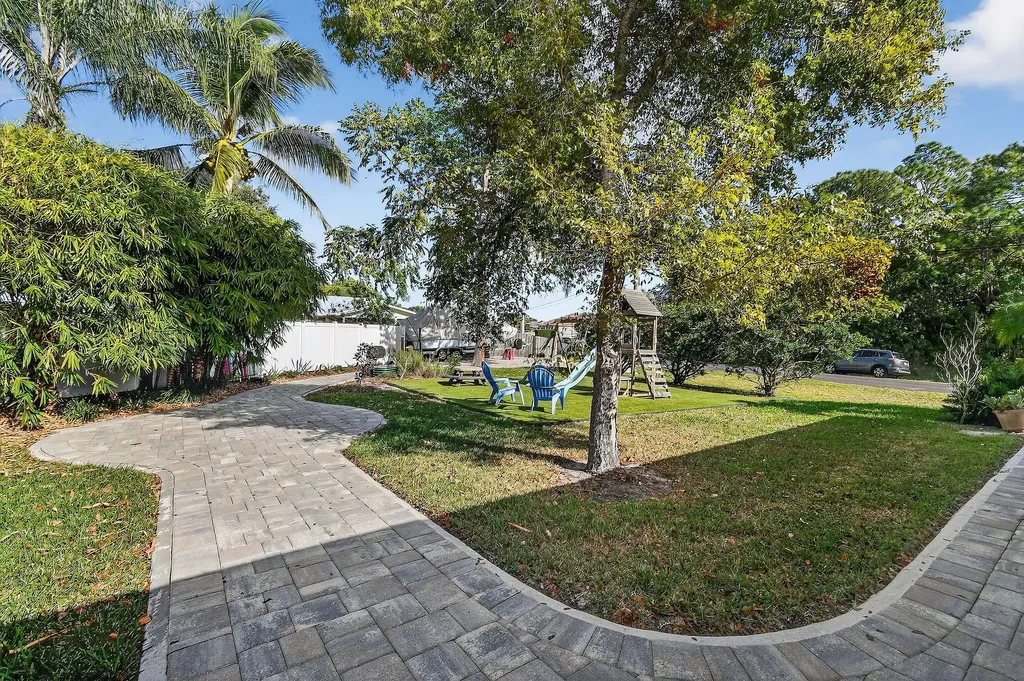 3221 SE Quay Street Port St Lucie FL 34984