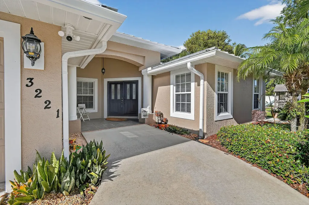 3221 SE Quay Street Port St Lucie FL 34984