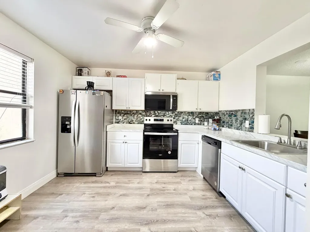 1407 E Lakeview Drive Drive E Royal Palm Beach FL 33411