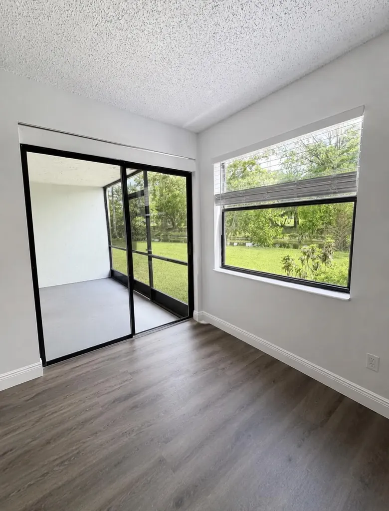 1407 E Lakeview Drive Drive E Royal Palm Beach FL 33411