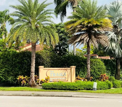 1407 E Lakeview Drive Drive E Royal Palm Beach FL 33411
