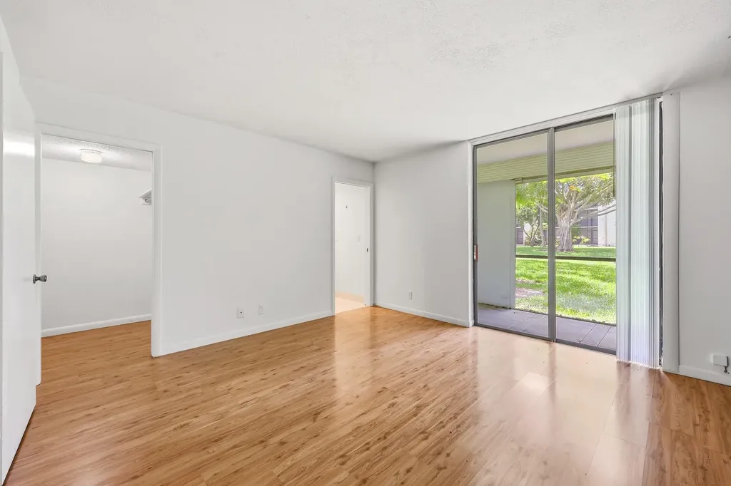 5160 Las Verdes Circle Delray Beach FL 33484