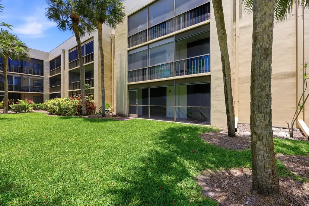 5160 Las Verdes Circle Delray Beach FL 33484