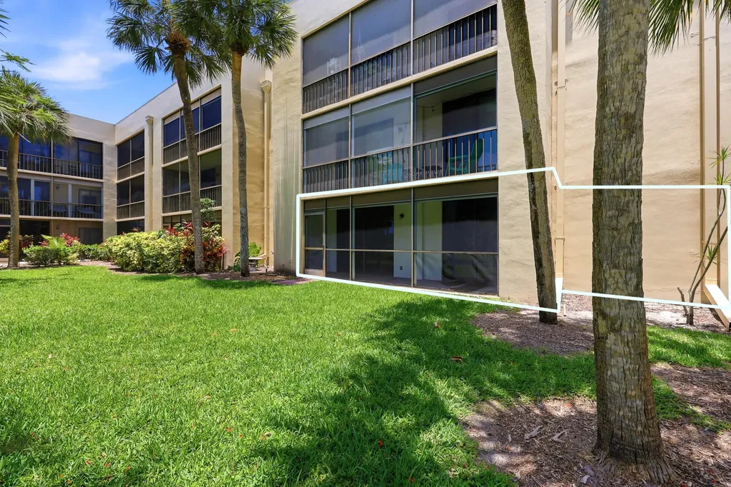 5160 Las Verdes Circle Delray Beach FL 33484