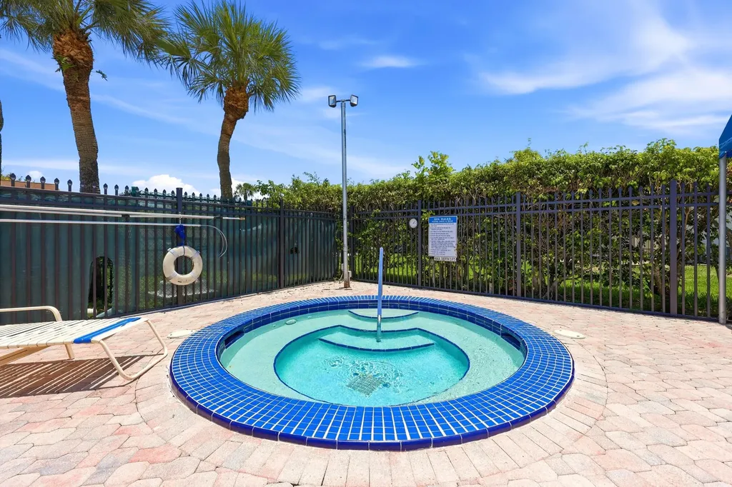 5160 Las Verdes Circle Delray Beach FL 33484