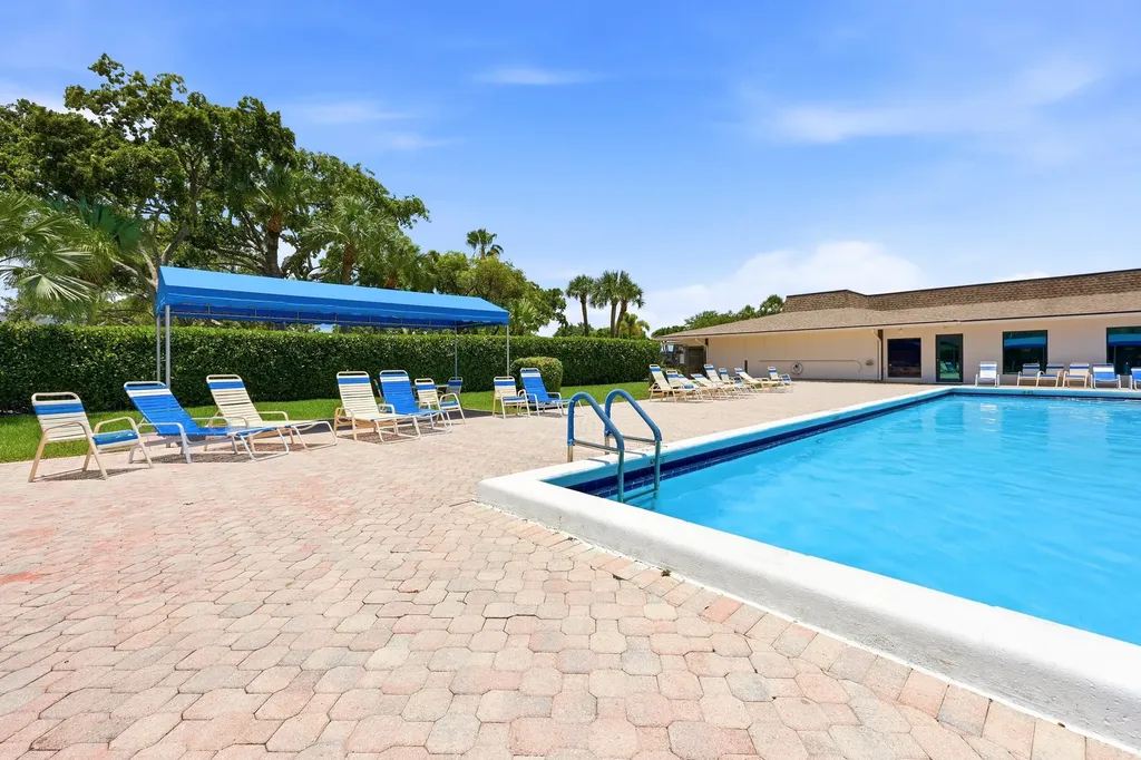 5160 Las Verdes Circle Delray Beach FL 33484