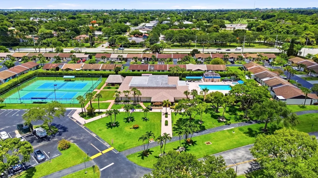 5160 Las Verdes Circle Delray Beach FL 33484