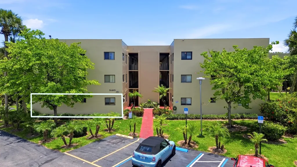 5160 Las Verdes Circle Delray Beach FL 33484