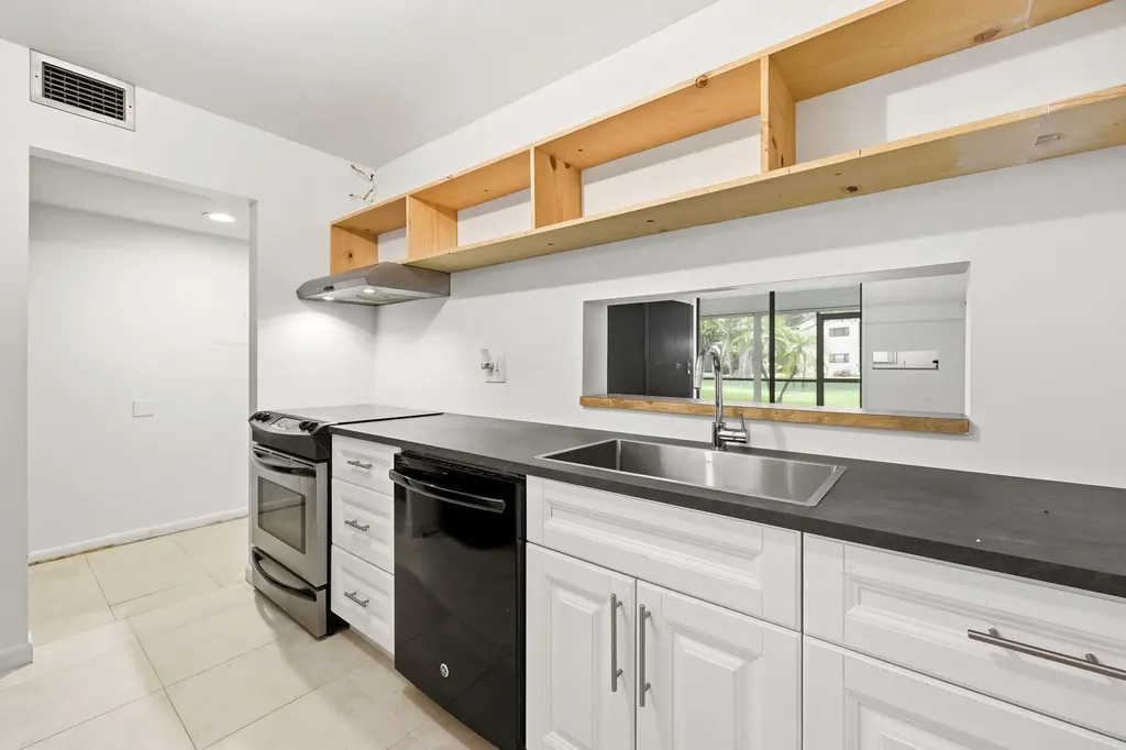 5160 Las Verdes Circle Delray Beach FL 33484