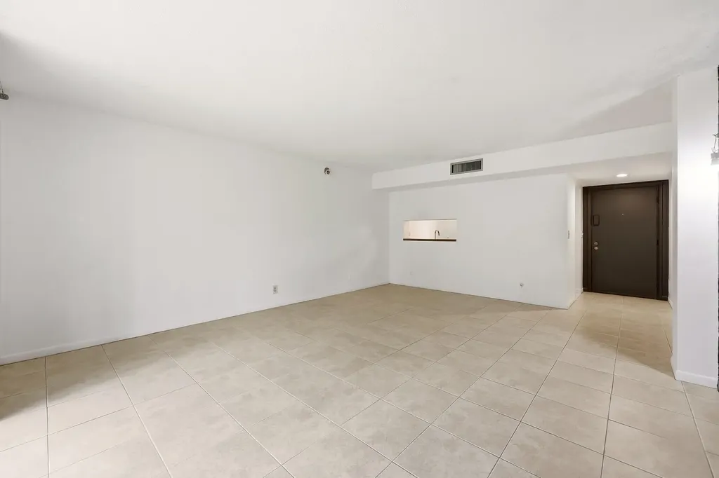 5160 Las Verdes Circle Delray Beach FL 33484