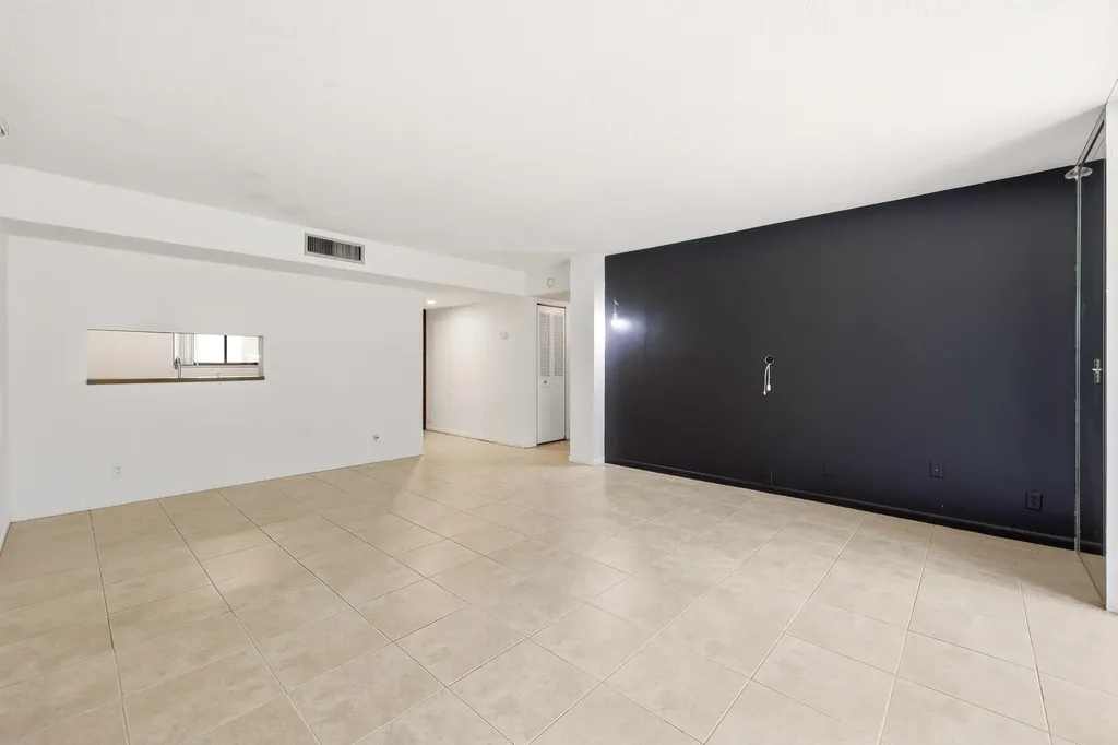 5160 Las Verdes Circle Delray Beach FL 33484