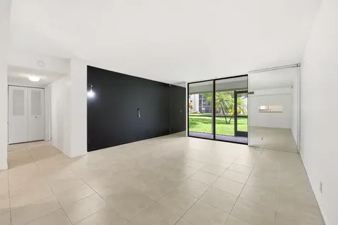 5160 Las Verdes Circle Delray Beach FL 33484