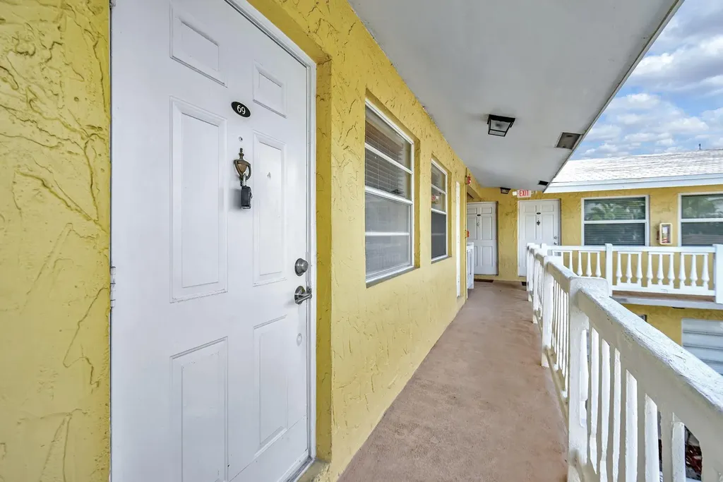 4051 NE 13th Avenue Oakland Park FL 33334