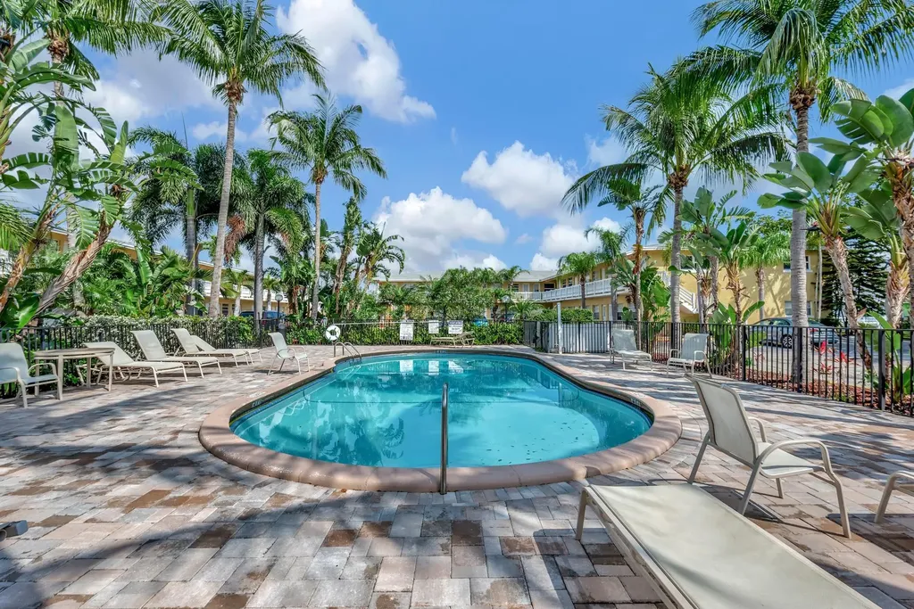 4051 NE 13th Avenue Oakland Park FL 33334