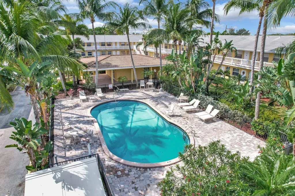 4051 NE 13th Avenue Oakland Park FL 33334