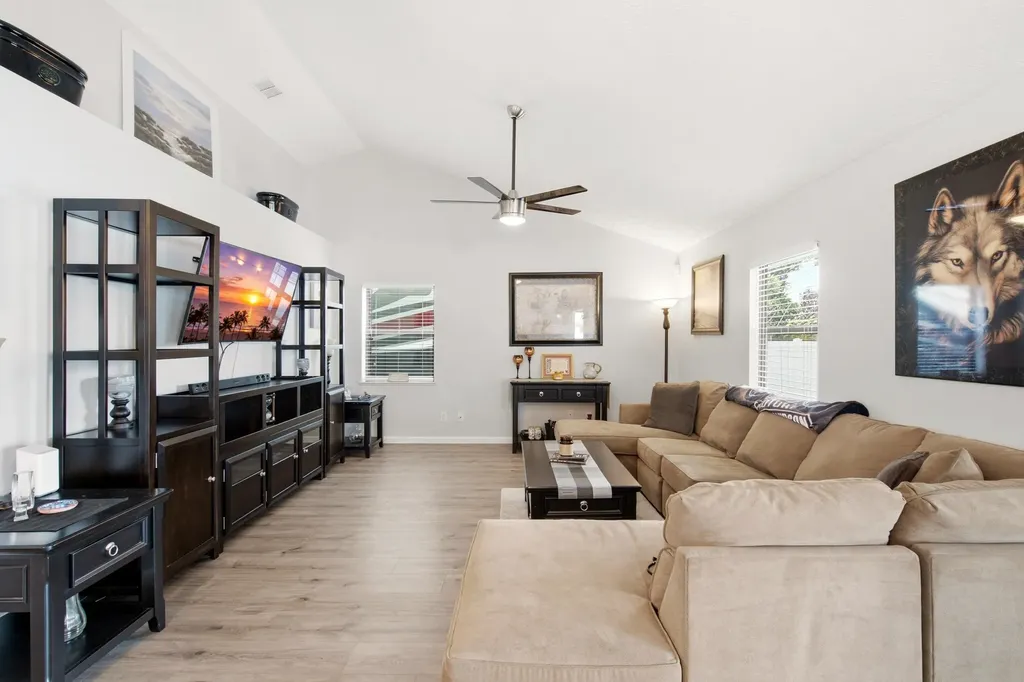 532 SE Majestic Terrace Port St Lucie FL 34983