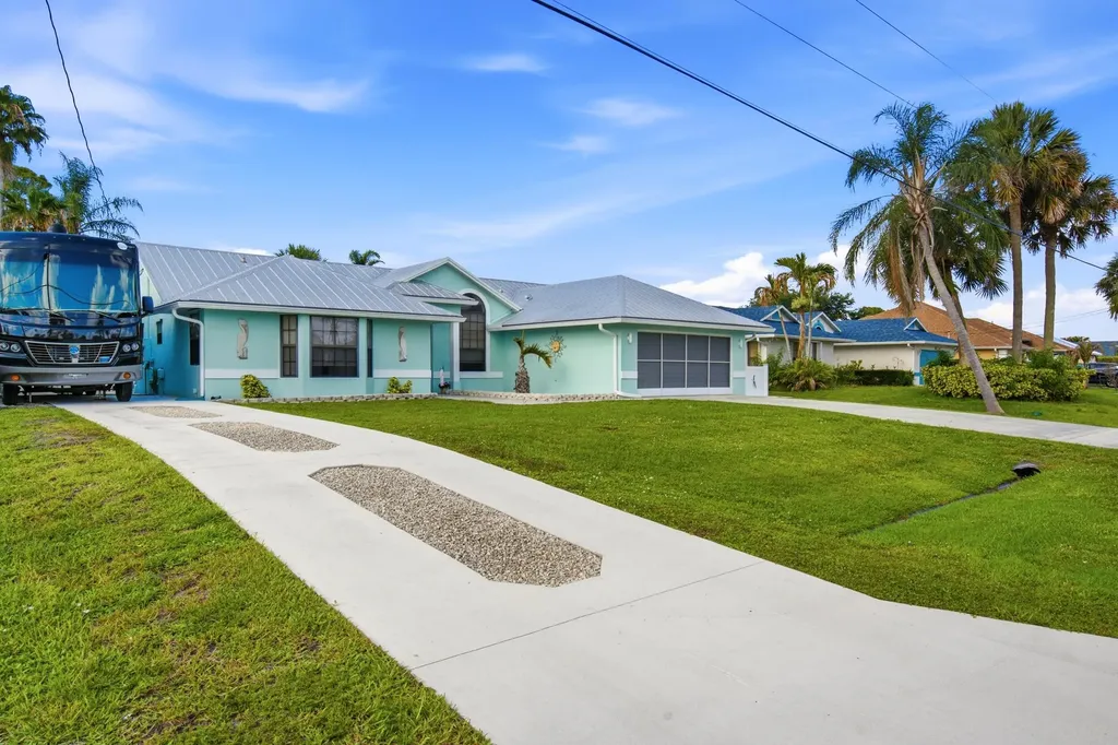 532 SE Majestic Terrace Port St Lucie FL 34983