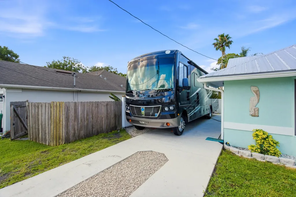 532 SE Majestic Terrace Port St Lucie FL 34983