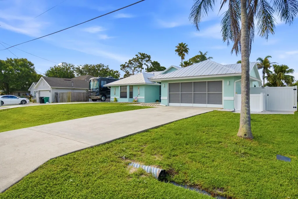 532 SE Majestic Terrace Port St Lucie FL 34983