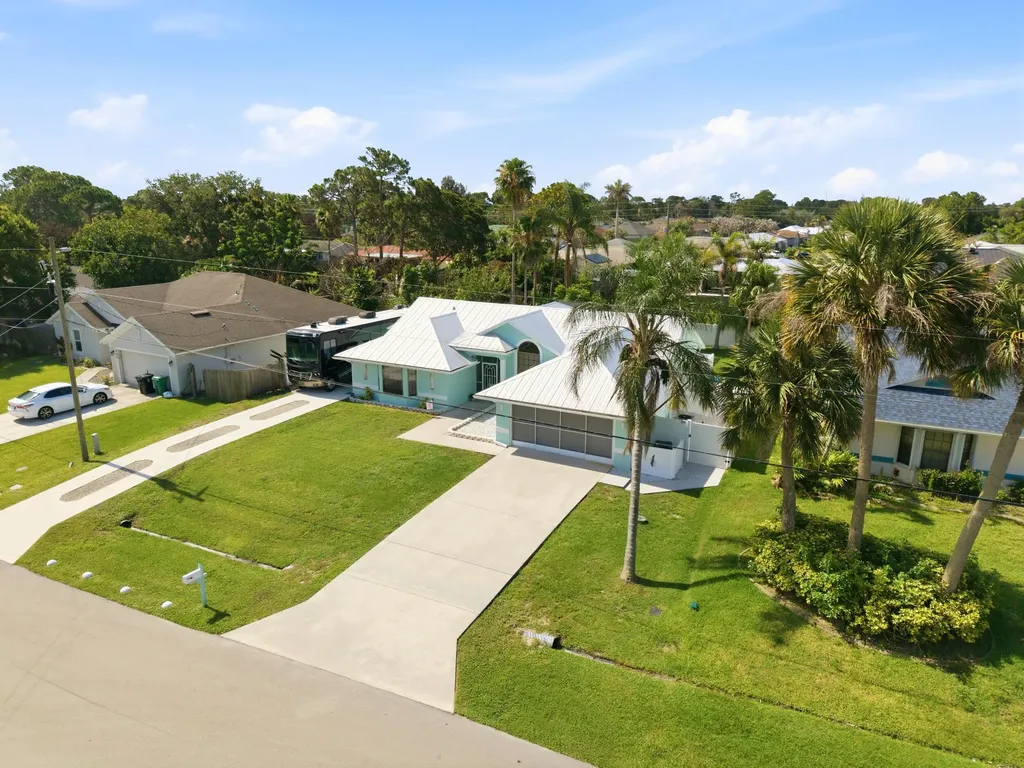 532 SE Majestic Terrace Port St Lucie FL 34983