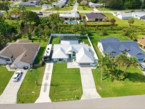 532 SE Majestic Terrace Port St Lucie FL 34983
