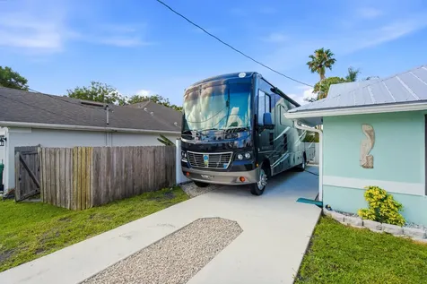 532 SE Majestic Terrace Port St Lucie FL 34983