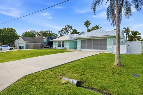 532 SE Majestic Terrace Port St Lucie FL 34983