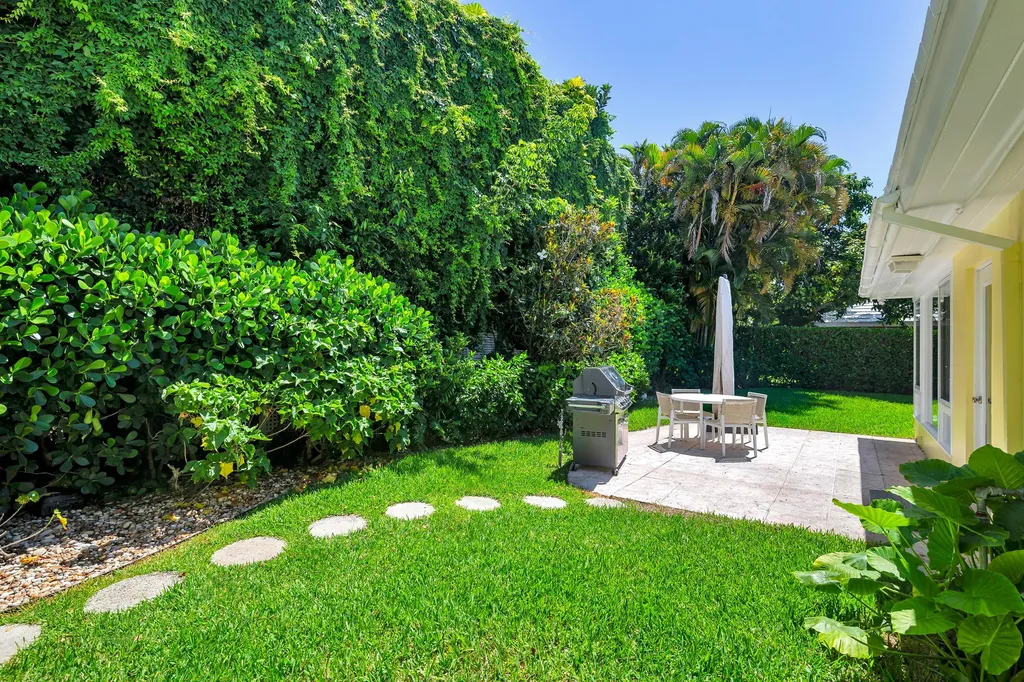241 Via Linda Palm Beach FL 33480