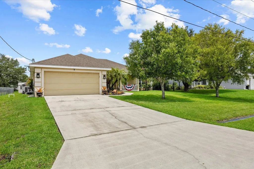 2585 SW National Circle Port St Lucie FL 34953
