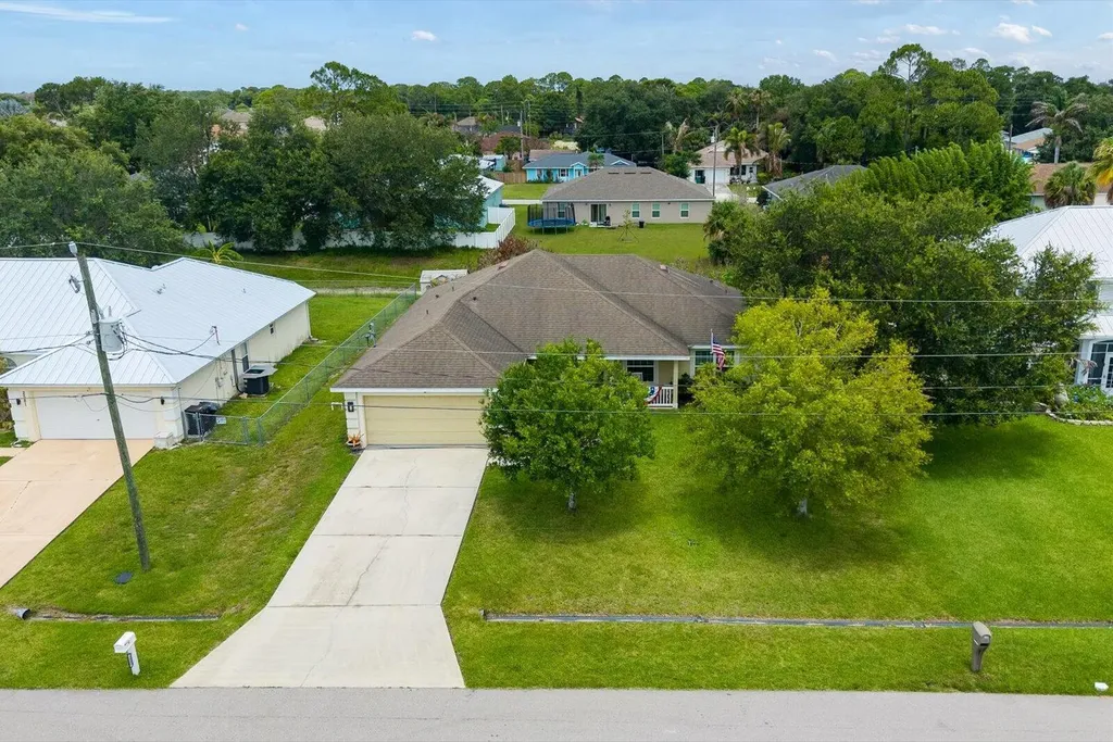 2585 SW National Circle Port St Lucie FL 34953