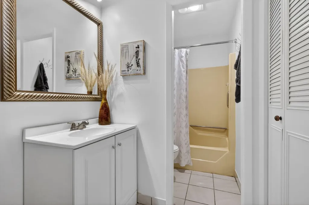 102 Lake Anne Drive West Palm Beach FL 33411