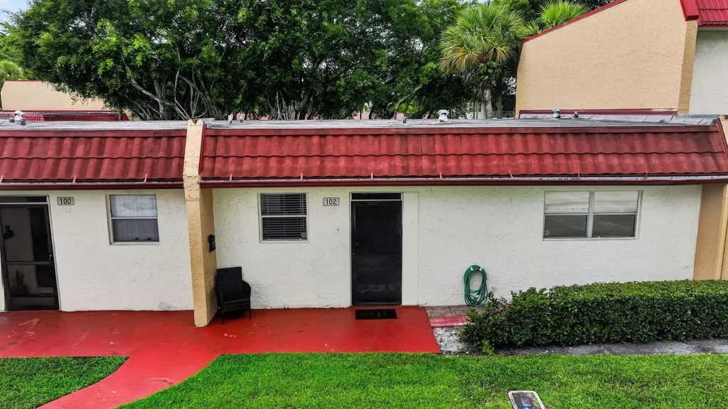 102 Lake Anne Drive West Palm Beach FL 33411