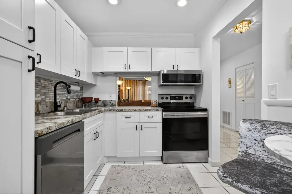 102 Lake Anne Drive West Palm Beach FL 33411