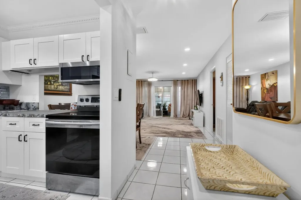 102 Lake Anne Drive West Palm Beach FL 33411