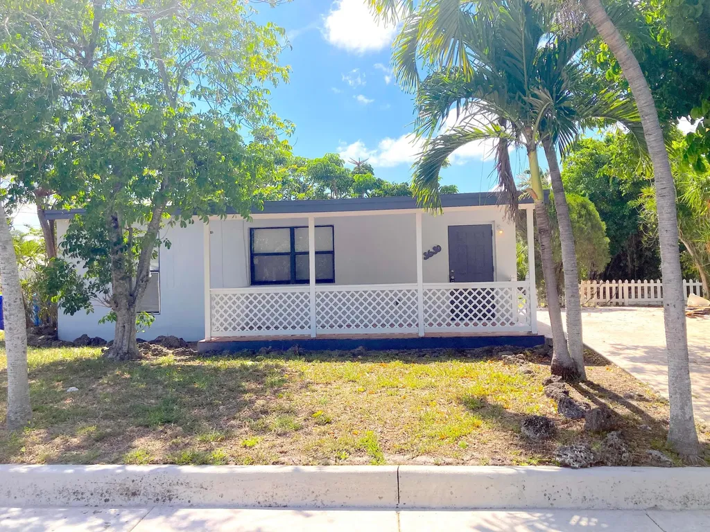3630 SW 46th Avenue West Park FL 33023